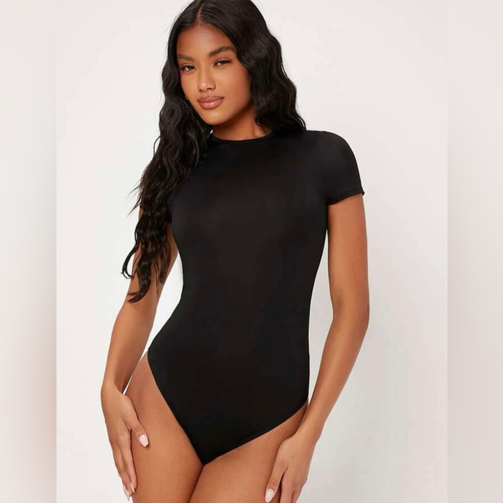 Basic short sleeve fitted bodysuit. Comes in black or white. Comes in size L